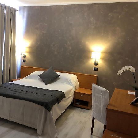 Aquam Albergo Акуи Терме Екстериор снимка