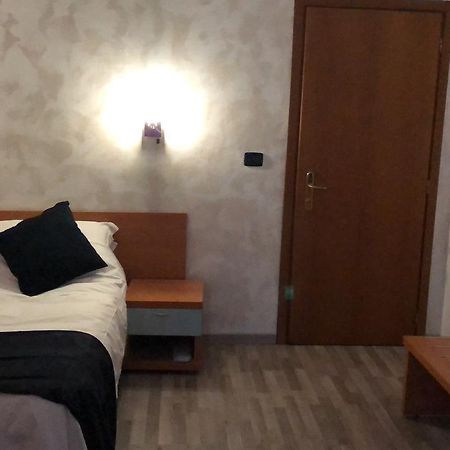Aquam Albergo Акуи Терме Екстериор снимка