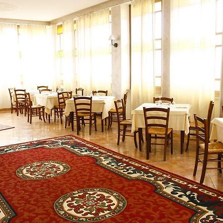 Aquam Albergo Акуи Терме Екстериор снимка