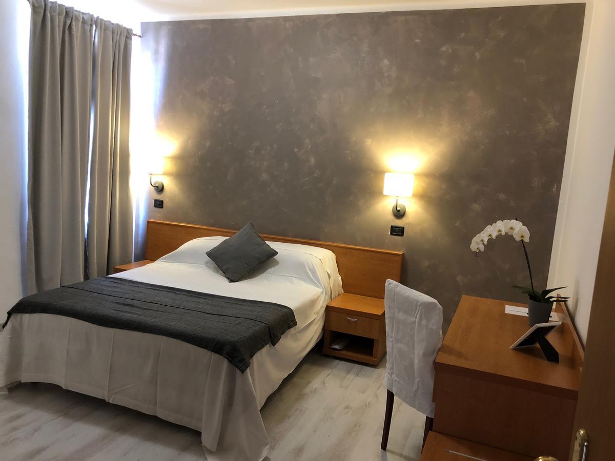 Aquam Albergo Акуи Терме Екстериор снимка