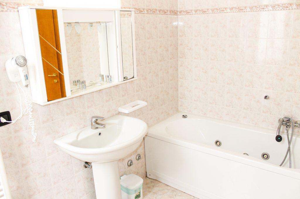 Aquam Albergo Акуи Терме Екстериор снимка